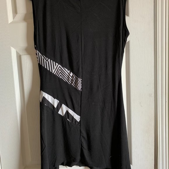 BNWT - Picture 2 of 2